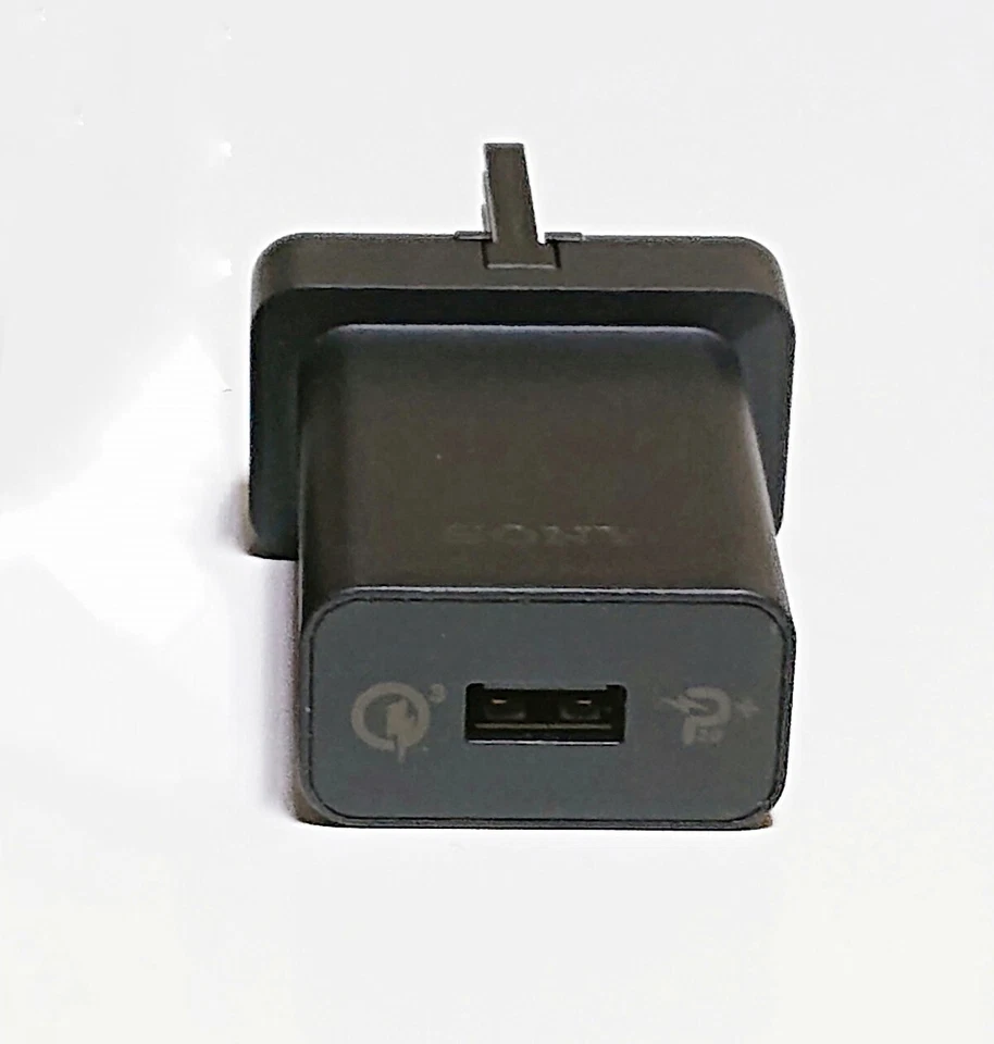 SONY UCH12 USB Charger - There is a slight sign of use - Image 4 of 4