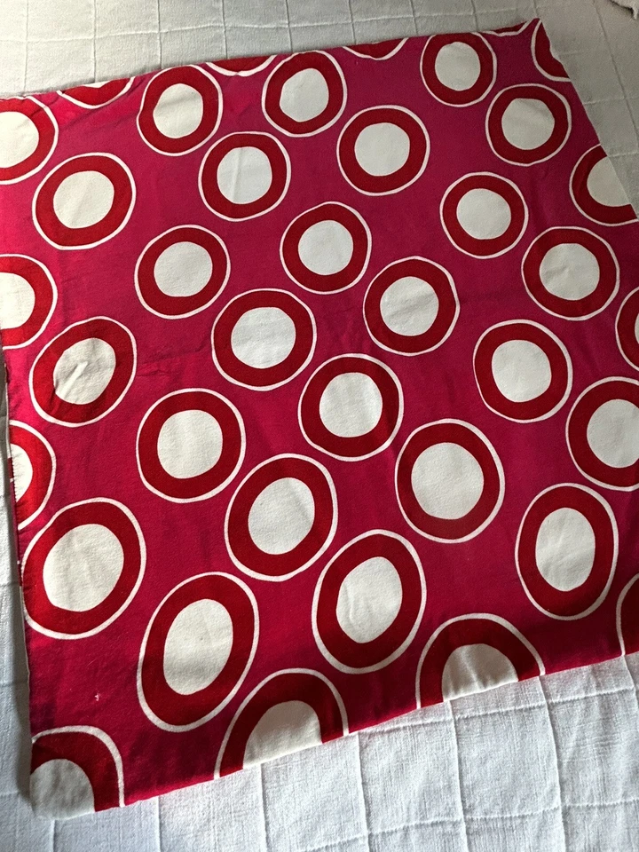 Fundas de almohada Ikea Hedda Cirkel Euro terciopelo rojo blanco círculos 2-26x26 Foto 3 de 4