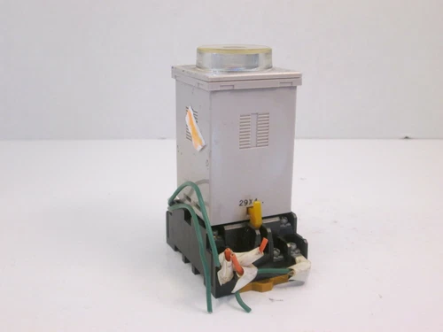 Omron H3BA With Base 24 VDC, 5A, Used