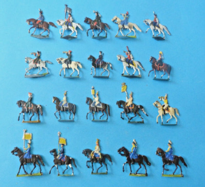 Plats d'étain - Zinnfiguren - Flat tin - 37 français et russes