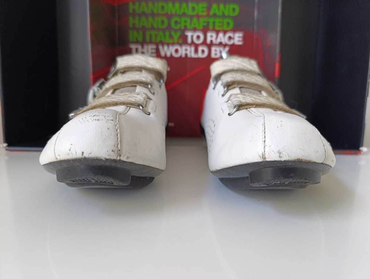Promotions Chaussures Fizik R3 Uomo blanches est l'un des meilleurs choix pour