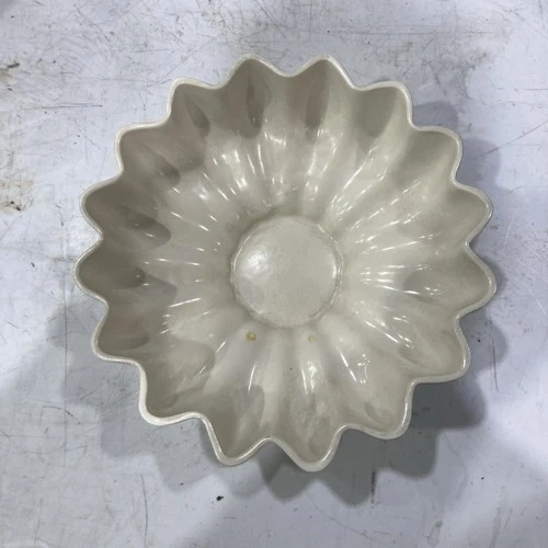 Red Wing Pottery Console Bowl 1620  Cream White About 10" x 3"
