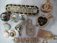 Lot Of 14 CC Large Zipper Pull Button Charms SOFT GOLD tone,  METAL SO PRETTY