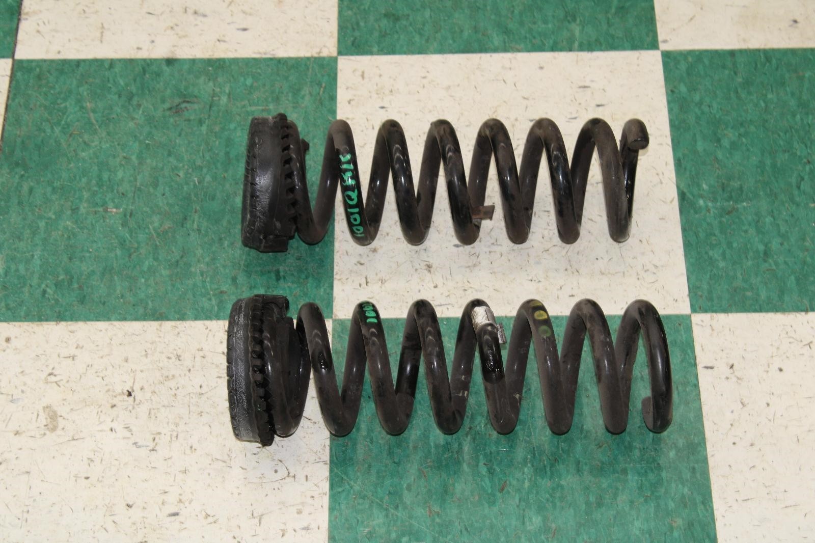 14-19 Ghibli Rear Suspension Pair Driver LH Passenger RH Coil Springs OE Factory