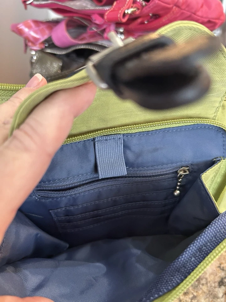 Bandolera/bolso de cinturón convertible Baggalini Foto 4 de 4