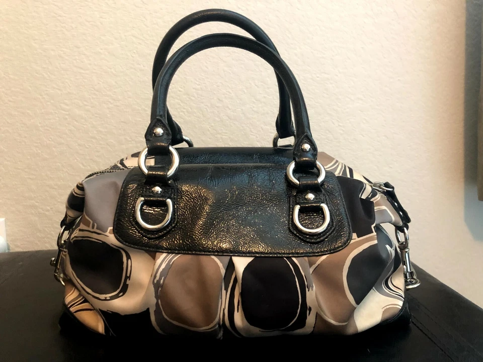 Coach - Bolso de Mano Ashley de Seda - Marrón Negro Tostado Estampado - Logotipo Coach Estampado Foto 4 de 4