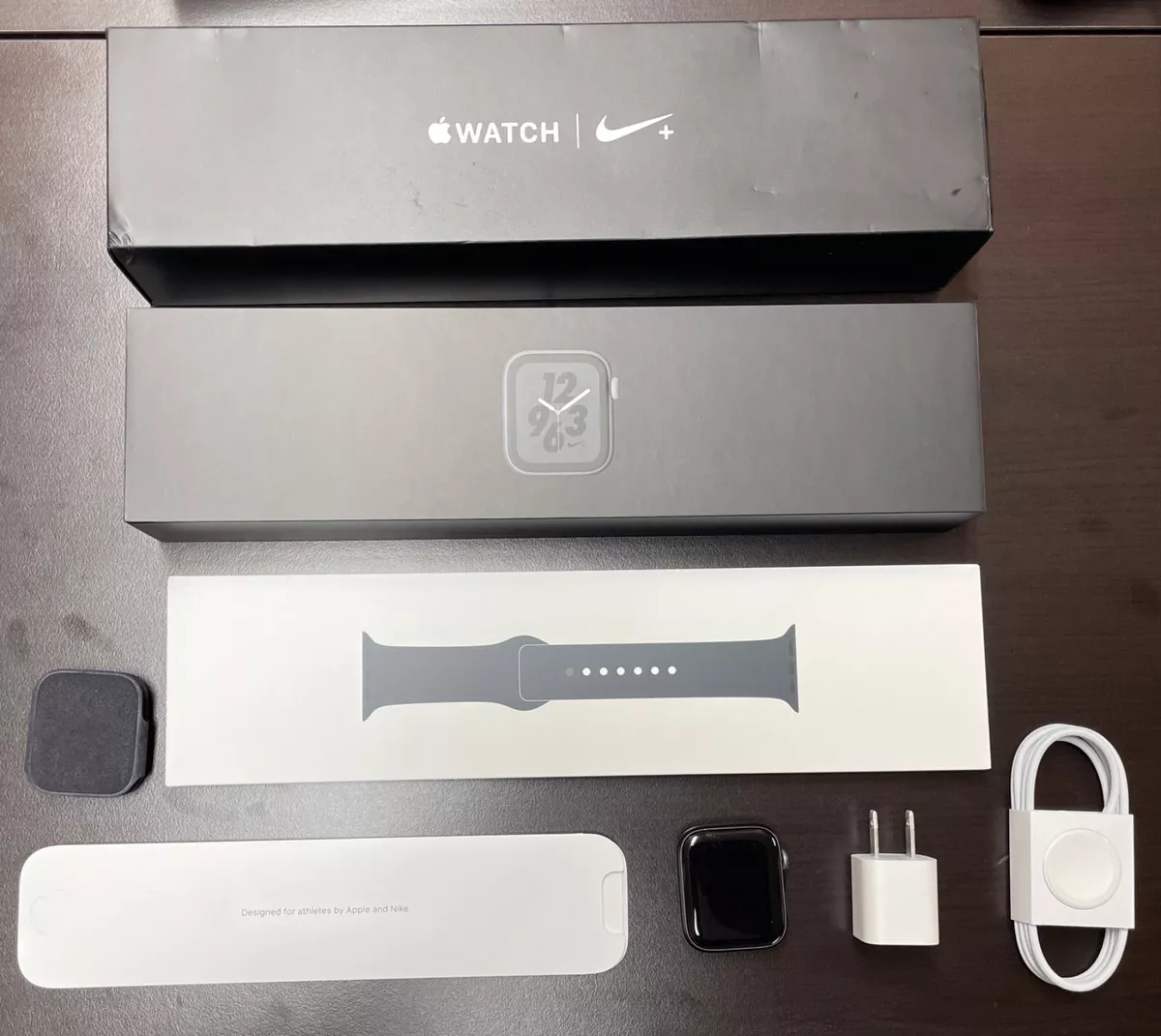 Apple Watch 4 Nike Edition 44mm GPS Gray MU7J2LL/A w/ Midnight Band |