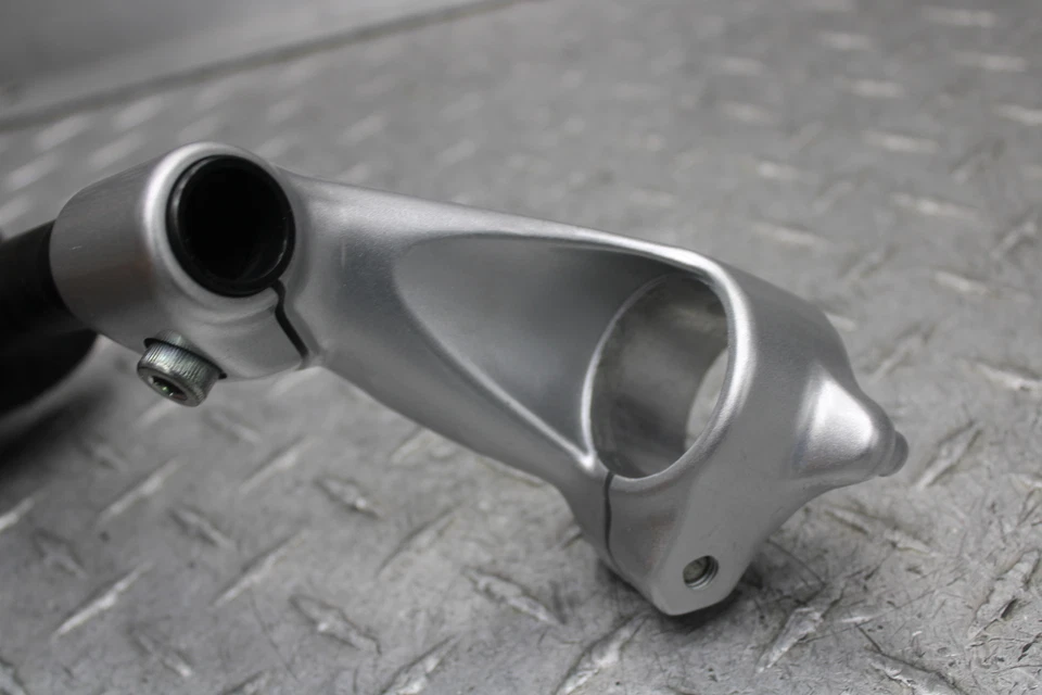 Suzuki GW250F 2015 juego de pares de manillar izquierdo derecho clip ons 56211-48H00 Foto 3 de 4