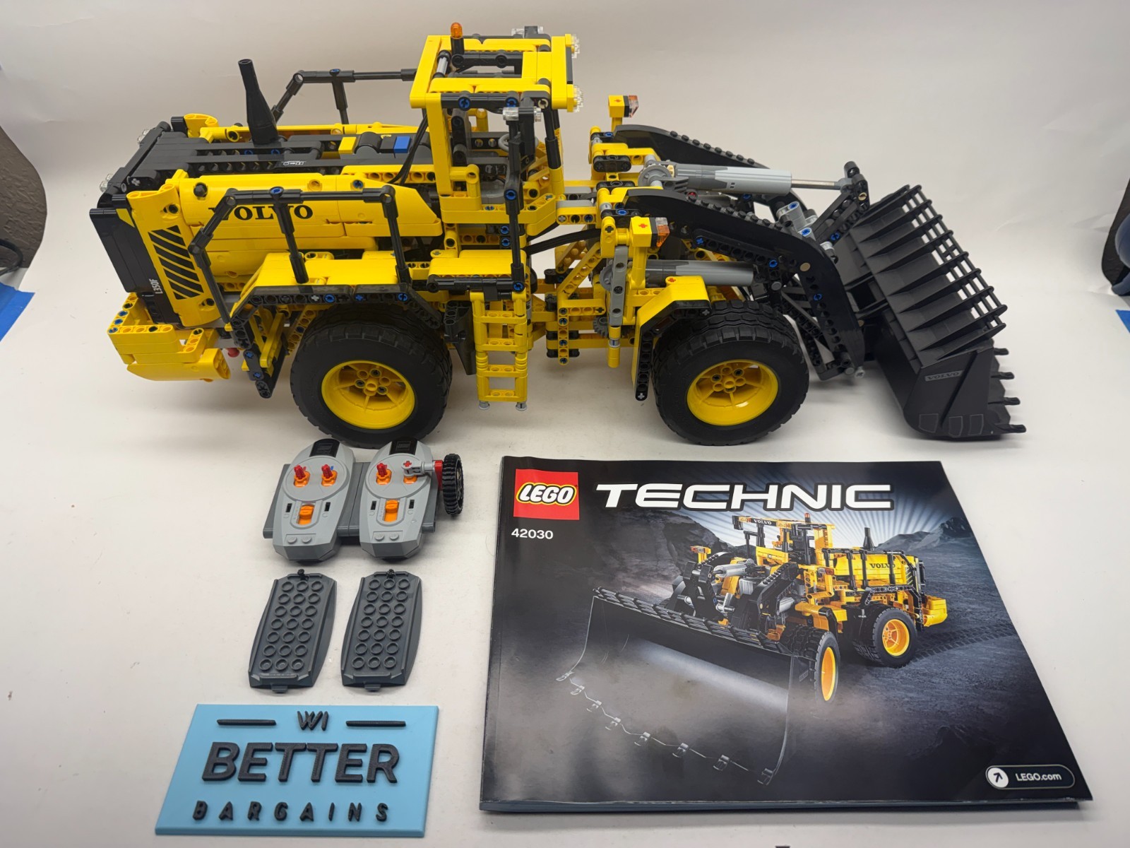 LEGO Technic Volvo L350F Wheel Loader 42030 Retired 2014 COMPLETE w/ Instruction