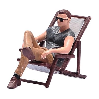 Miniaturfigur 1/64 eines Mannes sitzt auf einem Sessel, ideal für