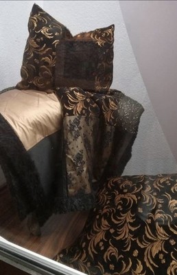 Exclusiv Design 2x Dekokissen und Plaid schwarz /Gold Barock-Ornamente 