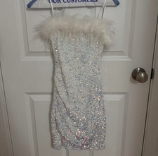 Windsor Women’s Size Xs Mini Homecoming/Party Dress with Feathers and Sequins