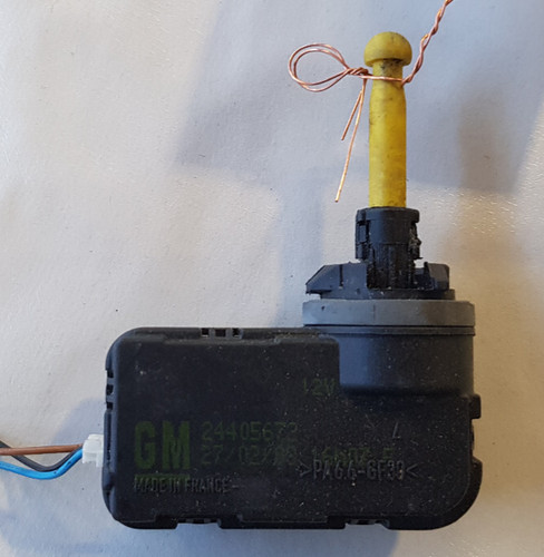 Opel / GM  --  Stellmotor für Leuchtweitenregulierung  --  24405672