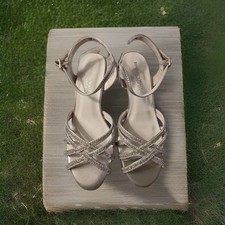 NIB Benjamin Walk Touch Ups 5M Amara Dressy Low Heel Sandal CHAMPAGNE
