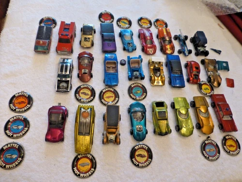 (25) Vintage Hot Wheels Redline Lot w/Case- T-Bird VW BUG & Several Buttons