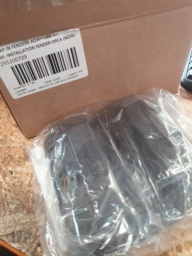 Kit adaptadores guardabarros a presión originales Sea-Doo 295100729 - Imagen 2 de 10