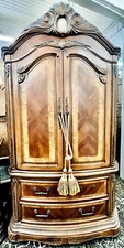 AICO by Michael Amini Cortina armoire