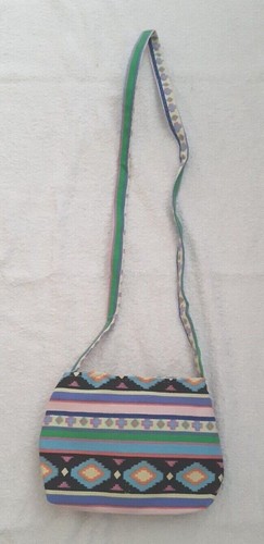 Bunte Canvas Umhängetaschen in geometrischen Designs - Bild 6 von 10