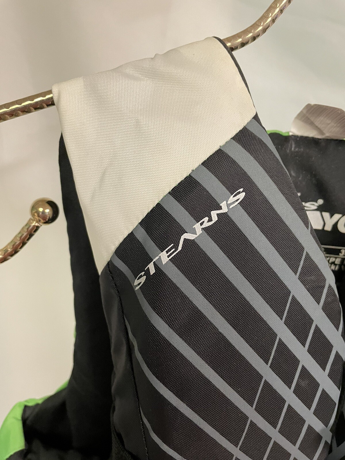 Stearns Youth Life Vest. 5090 lbs. Green Black Gray Model 2988 Child