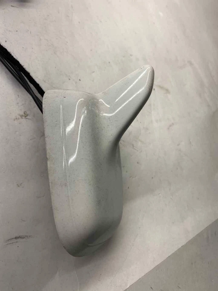 Mástil de antena de radio AUDI A4 2009-2012 con radio satelital aleta de tiburón montado en el techo Foto 3 de 4