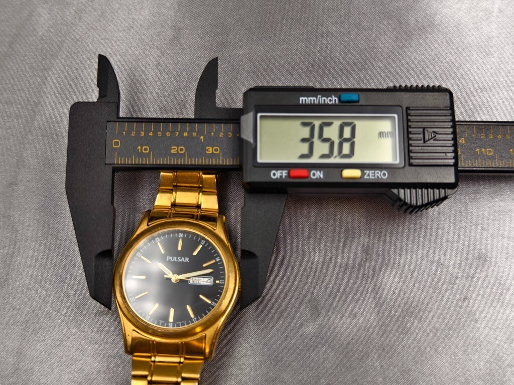 PULSAR（by SEIKO） RARE VINTAGE PULSAR BY SEIKO V744-X004 CALENDAR CLASSIC