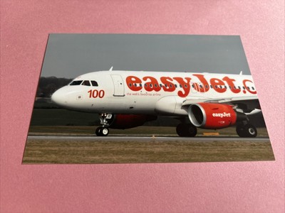 easyJet Airbus A319 G-EZID Farbfoto