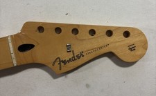 Fender Player Stratocaster 2020 collo acero 22 tasti lucido raso Skunk Stripe