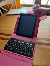 Apple iPad 1st Gen Wi-Fi   Silver/Black   Keyboard Stand Bundle