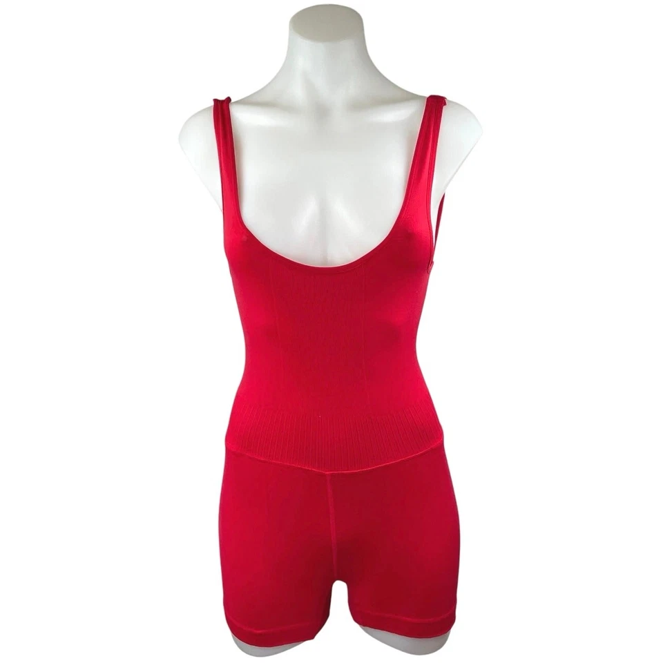 Mono mameluco Free People Good Karma Runsie rojo sin mangas cami activo XS/S Foto 2 de 4