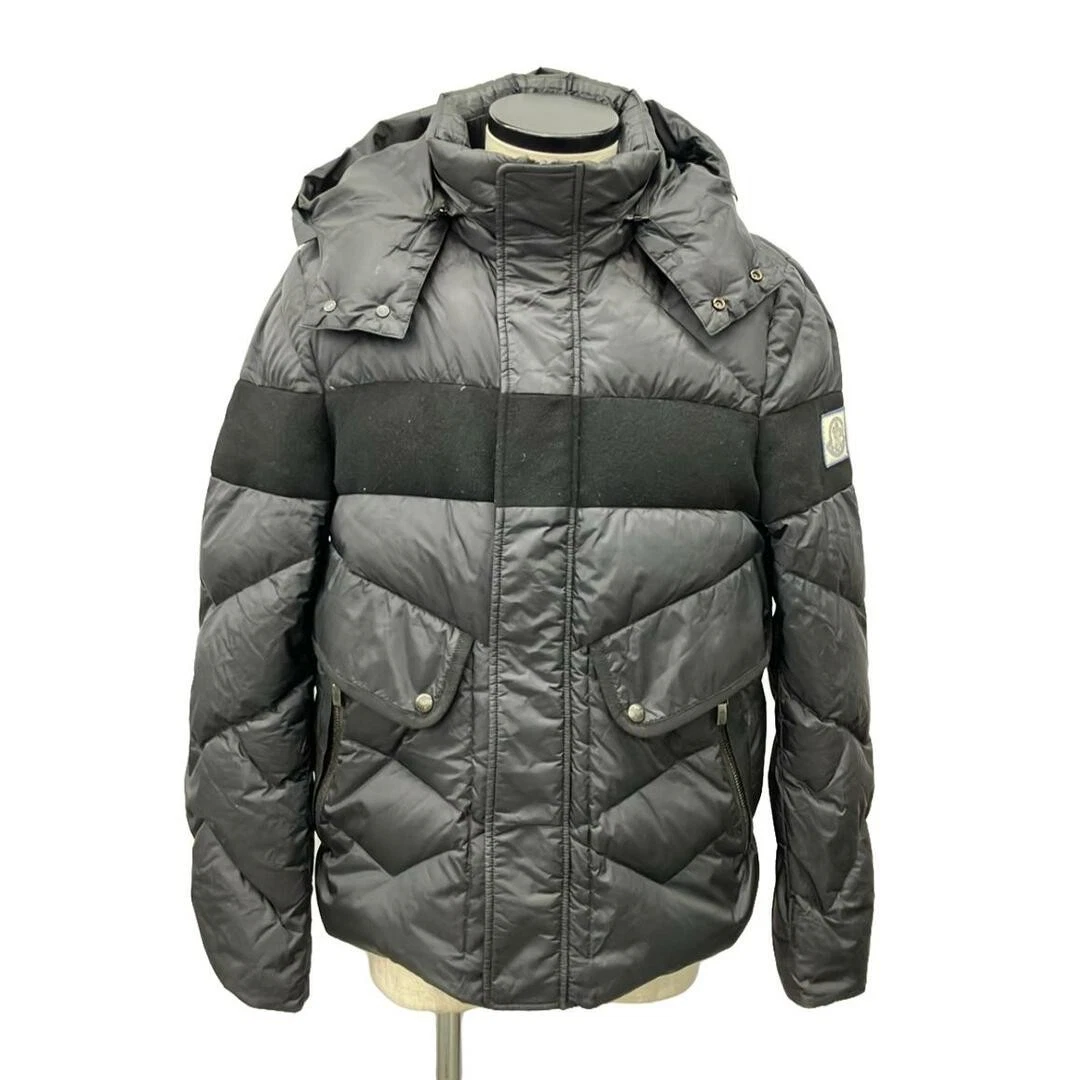 Moncler Gum Blu Piumino Uomo 2 Dettagli Danni ・Tuta: Attacco Capelli d