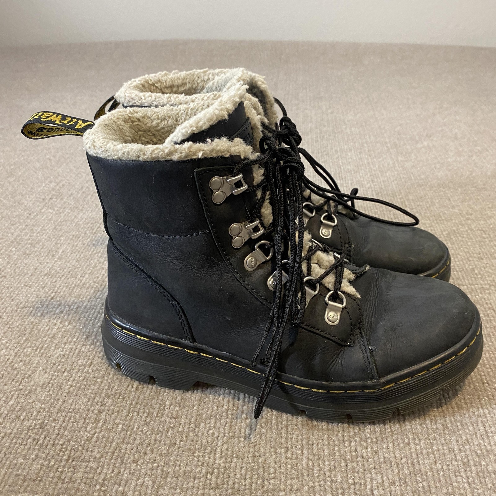 Dr. Martens Boots Womens Size 8 Black Leather Ankle Shearling Combs W Lace Up