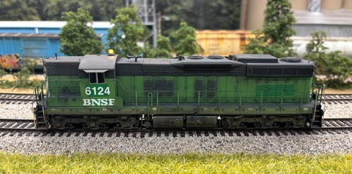 HO Rapido BNSF SD9 #6124 con ESU LokSound DCC/Sound & MoPower | Zustand: Used
