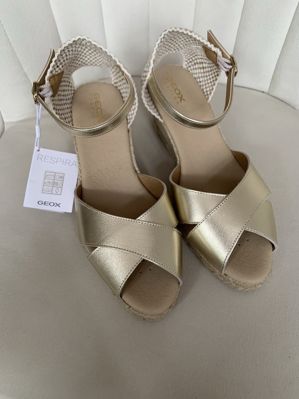Sandalias de cuña alpargata dorada Geox D Gelsa Low A para mujer UK 5 NUEVAS CON ETIQUETAS
