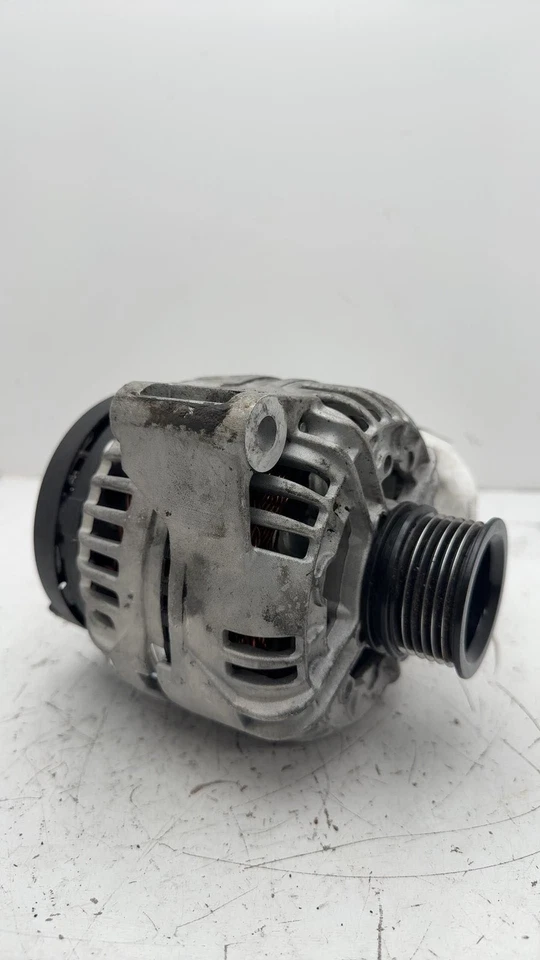 01 02 03 04 05 MERCEDES CLASE C Alternador Mercedes-Benz Foto 2 de 4