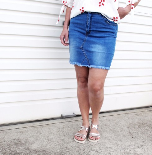 FRAYED HEM DENIM SKIRT WAKEE SKIRT SIZE 