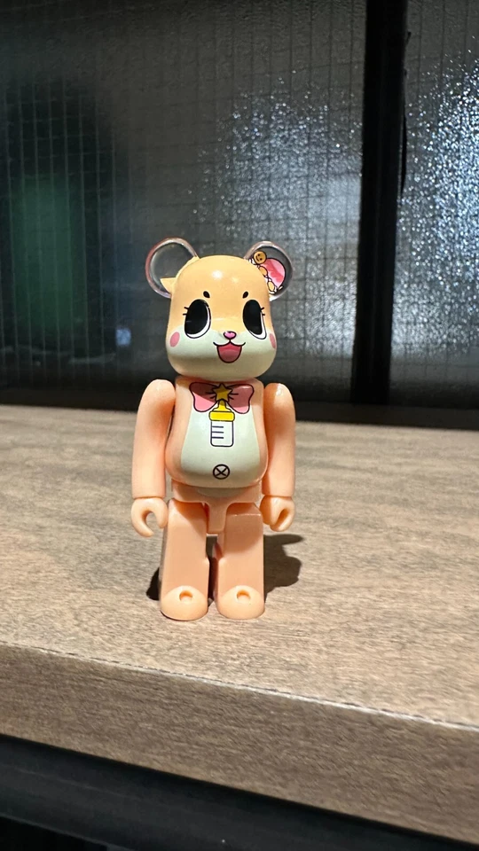 Bearbrick 100% / Série 37 - Artista Chittan - Autêntico - Brinquedo Medicom - Imagem 2 de 4
