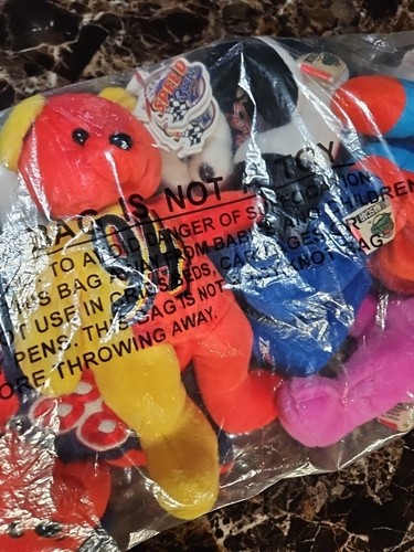 NUEVO EN CAJA Nascar Team Speed Bears Auténtico Sellado de Fábrica Peluche Bear Set 1999 - Imagen 5 de 13