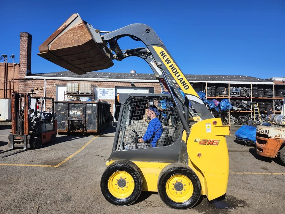 New Holland L216 2015 minicargadora Foto 4 de 4