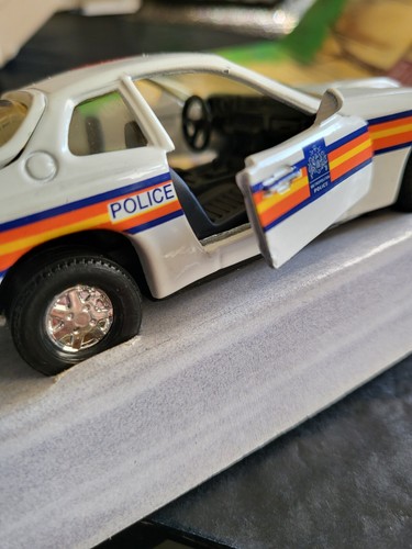 Metropolitan Police Porsche 944 Corgi Model Vehicle - Picture 4 of 12