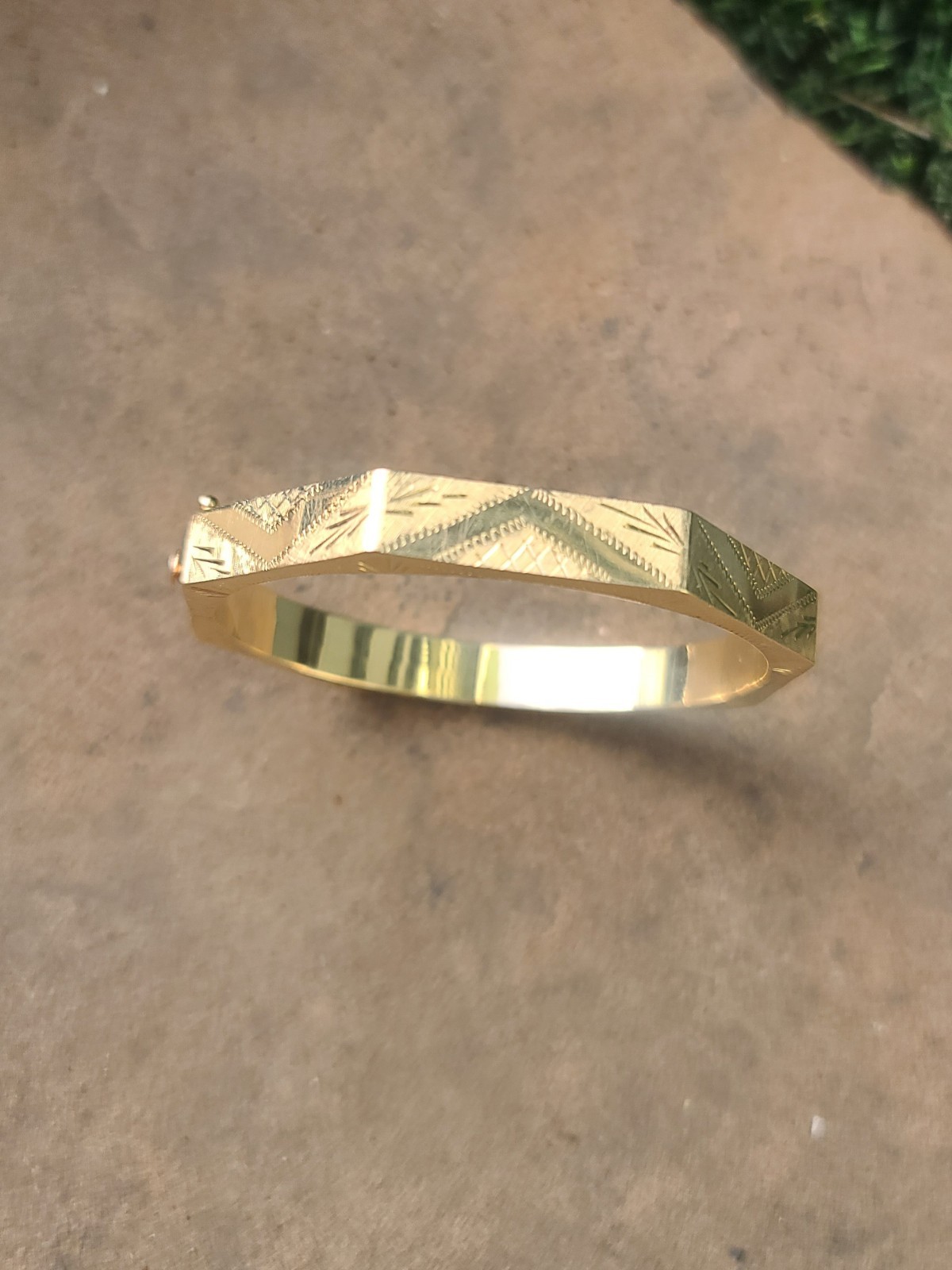 14k Solid Yellow Gold Hinged Octogonal Bangle 6" … - image 9