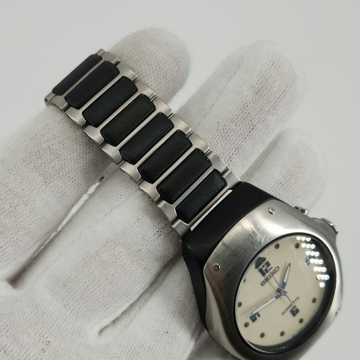 Seiko Kinetic Silver & Black w/ Beige Dial Watch 5M42-0E49 - READ 