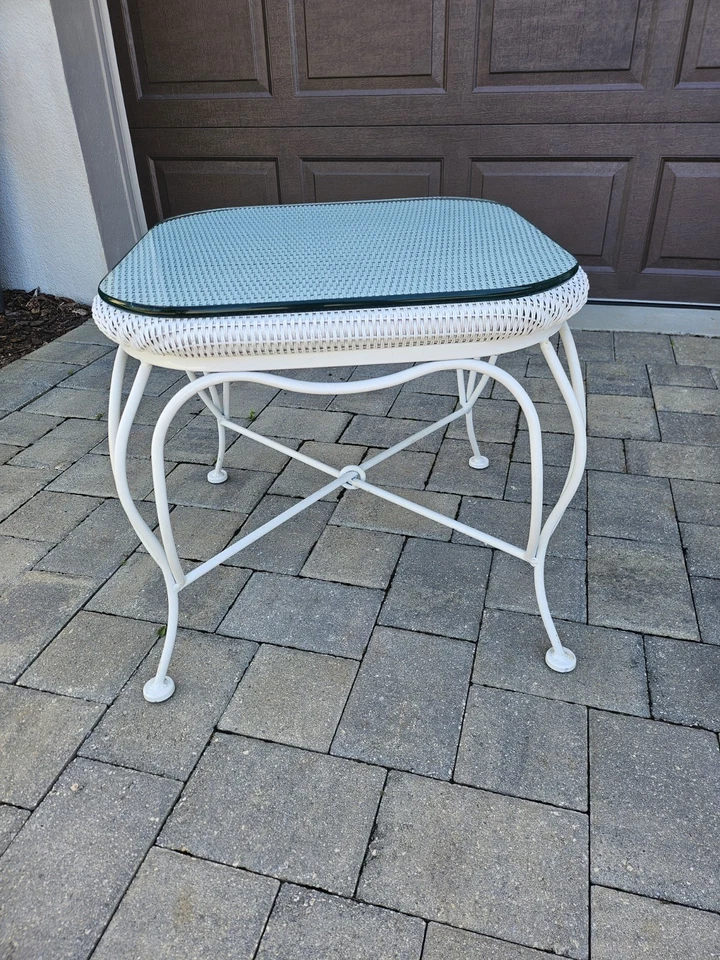 Vintage Pair of Lloyd Loom Wicker Side Tables With Glass Tops & Metal Legs - Image 3 of 4