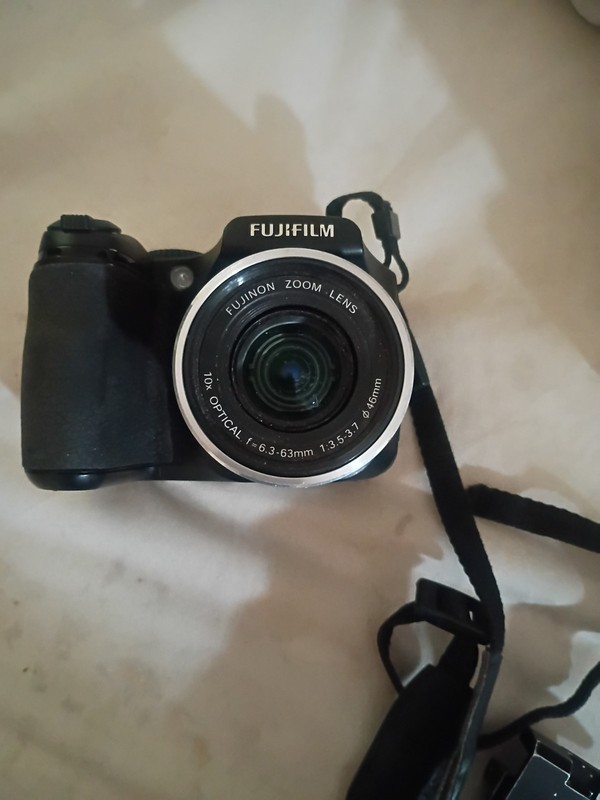Fujifilm FinePix S Series S700 7.1MP Digital Camera - Black Needs A Battery 