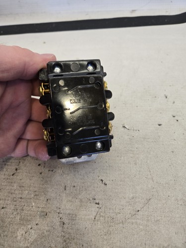 NUEVO INTERRUPTOR DE DESCONEXIÓN MANUAL DEL MOTOR HUBBELL HBL7810D 30 AMP 600VAC 3PH 3P - Imagen 5 de 9