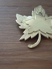 Vintage Signed MONET Textured Shiny Gold Tone Maple Leaf Brooch Pin — photo 2