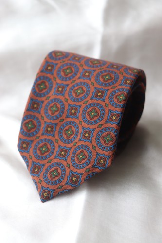 HN White? Terra Cotta Brick Brown Arabesque Geometric Neat Wool Challis Tie