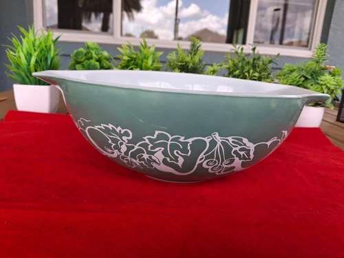 Pyrex 4 Qt Teal Green Cinderella 444 FETUS Fruit Salad Mixing Bowl 1960  (T222)