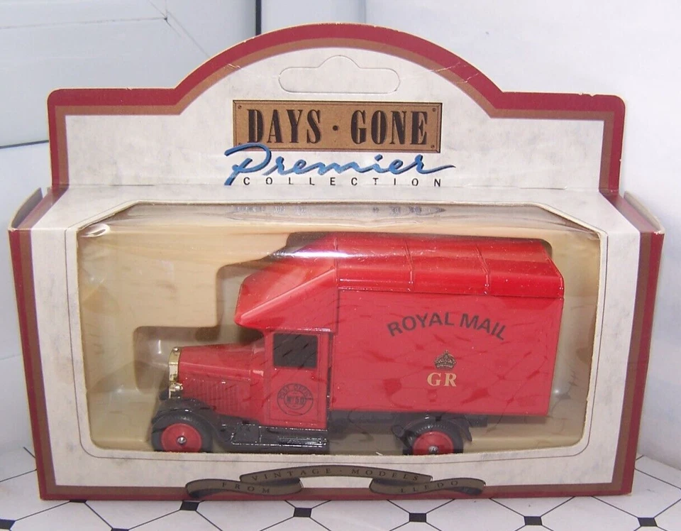 LLEDO, MORRIS PARCEL VAN, 1935, DIE CAST MODEL, DAYS GONE, ROYAL MAIL, VINTAGE - Image 3 of 4