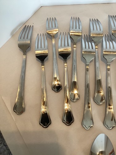 Pfaltzgraff 32 pcs. Capri Frost Stainless 18/0 Flatware Service for 4+ extra pcs - Picture 21 of 24