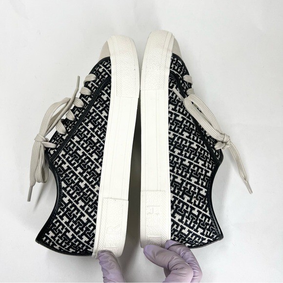 Tommy Hilfiger Women's Aquila Lace Up Sneakers Black Beige Logo Size 8M thumbnail 7